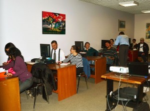 Jackelyn López del MUPI (al centro a la izq.) durante  en Taller Baratz, Bogotá, Colombia.